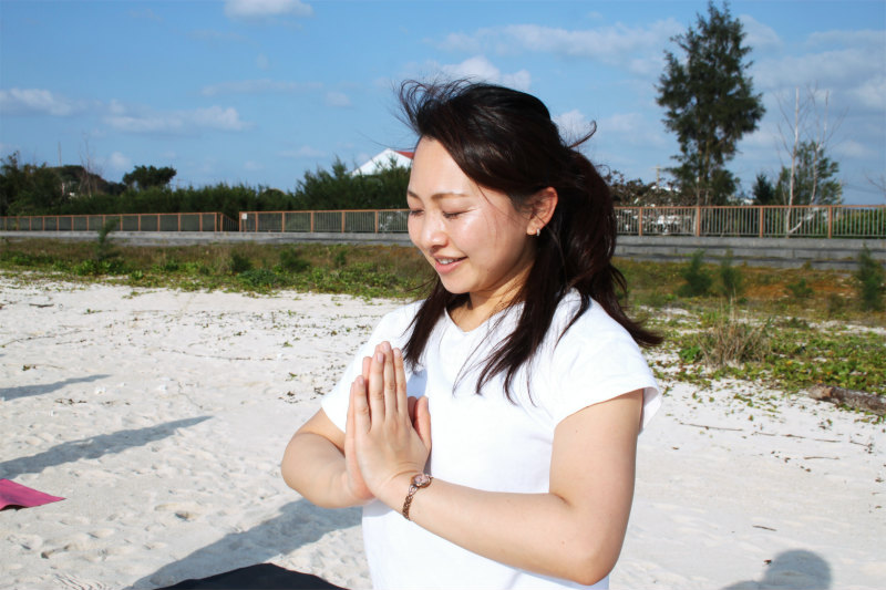 ビーチヨガでの一コマ