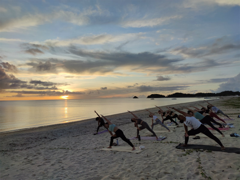 開放的なビーチで体もいつも以上にのびる