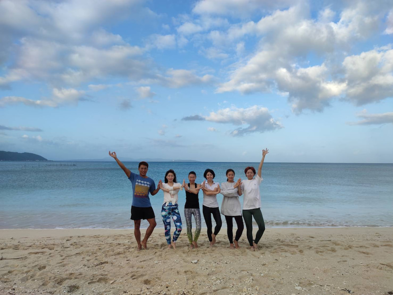 モーニングビーチヨガ