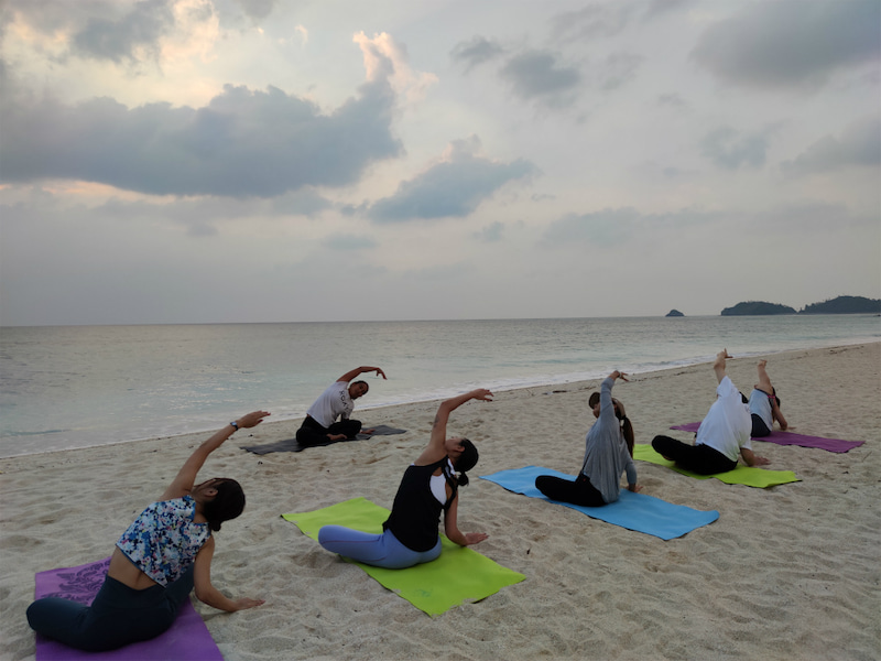 サンセットビーチヨガ